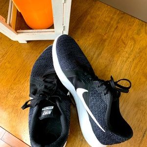 Ladies Nike size 8.5W shoes